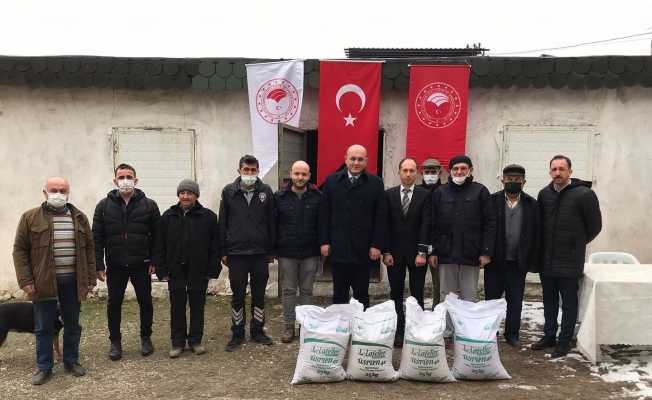 Çavdarhisar’da 46 çiftçiye yüzde 75 hibe destekli tohumluk fasulye dağıtıldı