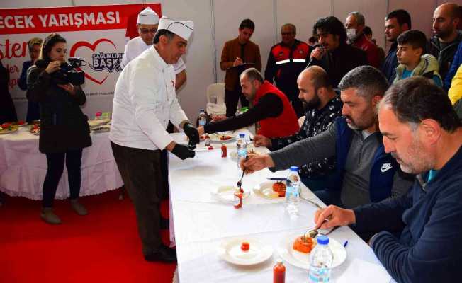 Çiftçi kadınlar yamak yaptı, başpehlivanlar puan verdi