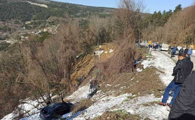 Cip uçuruma yuvarlandı: Şehit annesi ve babası yaralandı