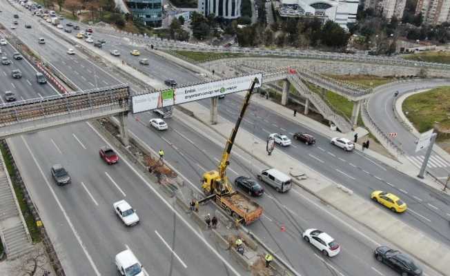 D-100 karayolunun ortasına inen garip merdiven kaldırıldı