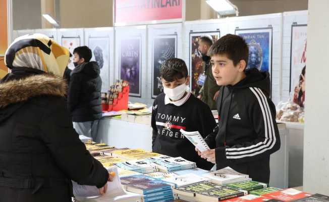 Darıca’da kitap fuarı açılışına yoğun ilgi