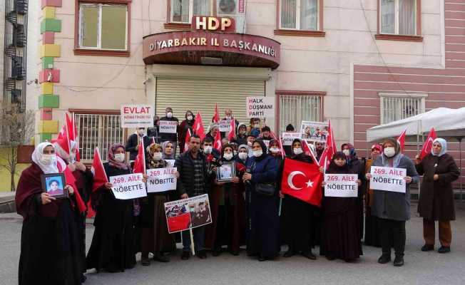 Diyarbakır’da evlat nöbetinde olan aileler direndikçe sayıları artıyor