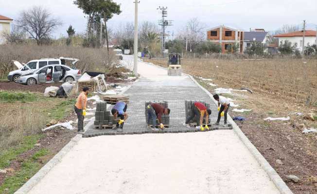 Döşemealtı’nda parke yol çalışması