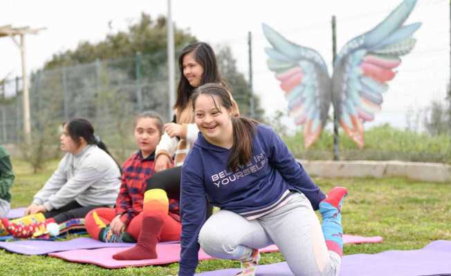 Down sendromlu çocuklara yoga kursu