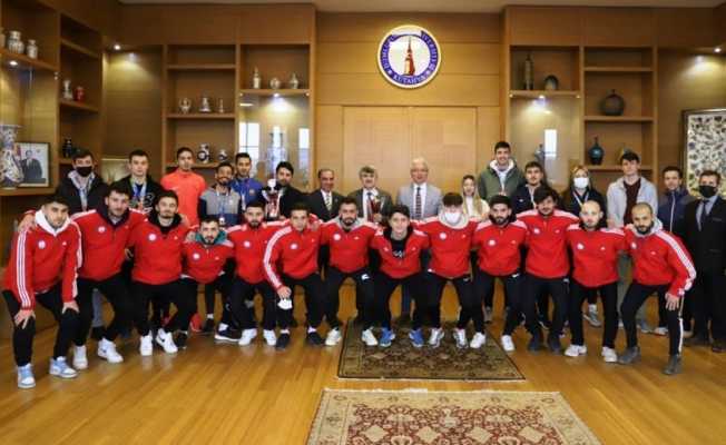 DPÜ atletizm ve futsal takımlarından Rektör Uysala’a ziyaret