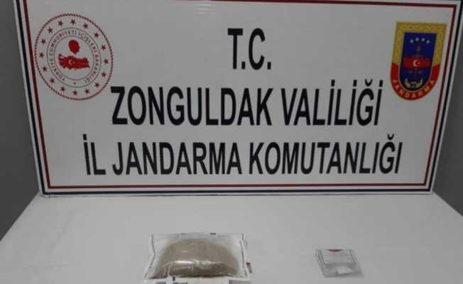 Durdurulan otobüsteki yolcudan uyuşturucu çıktı