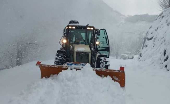 Düzce’de 64 köy yolu kar nedeniyle ulaşıma kapandı