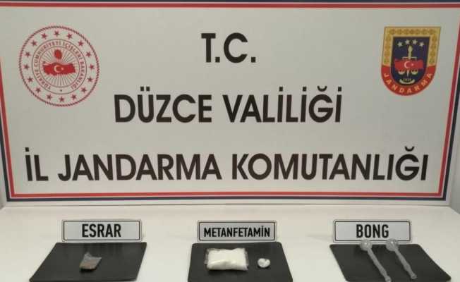 Düzce’de uyuşturucu ticareti yapan 2 şüpheli tutuklandı