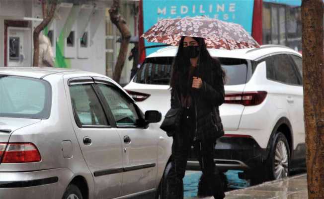 Elazığ’da sağanak yağış ekili oldu