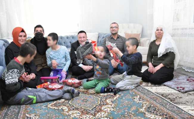 Engelli kardeşlerin ailesine Başkan Beyoğlu sahip çıktı