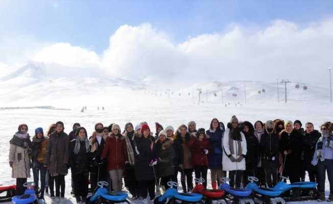 Erciyes’te kamplar tüm hızıyla sürüyor