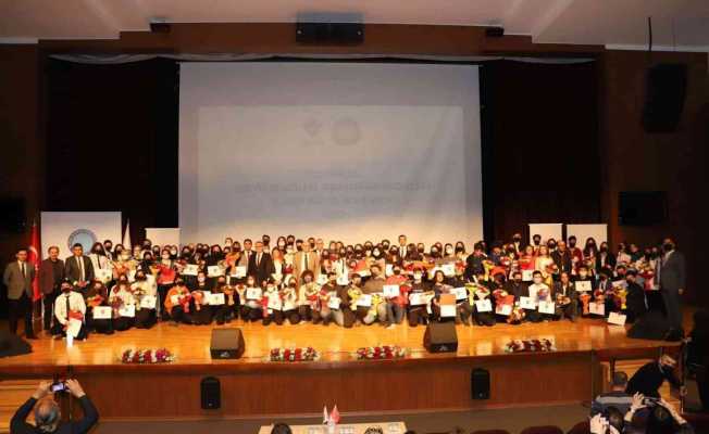 Ertuğrulgazi Lisesi öğrencileri geleneği bozmayarak yine bölge birincisi oldu