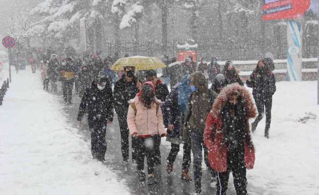 Erzincan’da tüm eğitim faaliyetlerine ara verildi