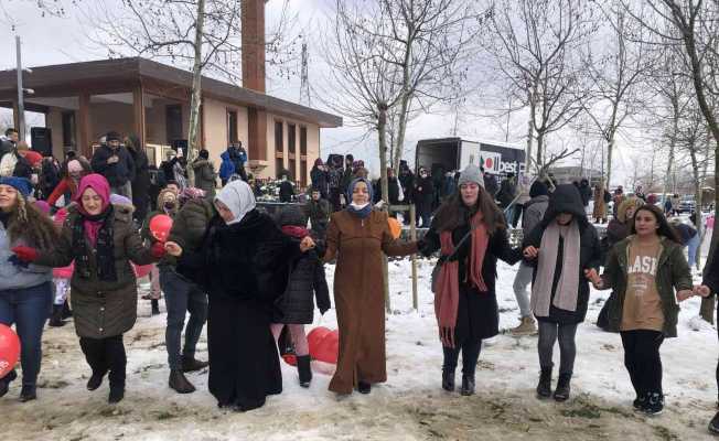 Esenler’de vatandaşlar karın tadını kestane şenliğiyle çıkardı