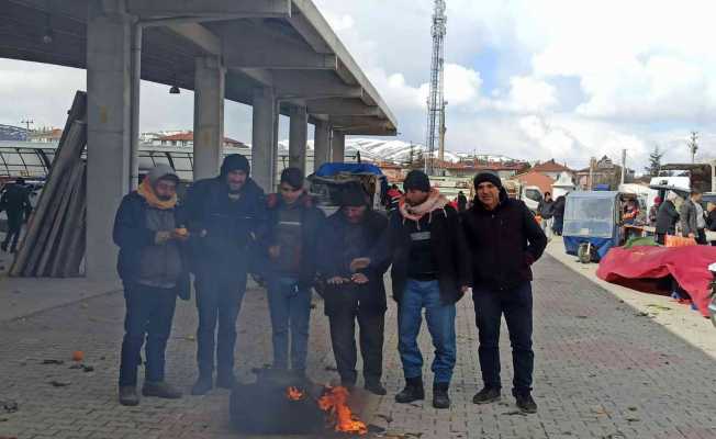 Esnafın ekmek parası için eksi 10 derecede soğukla mücadelesi