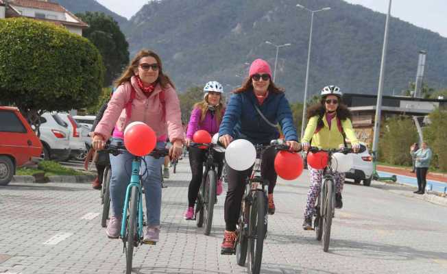 Fethiye’de pedallar 8 Mart Dünya Kadınlar Günü için çevrildi