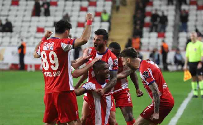 FT Antalyaspor,  çıkışını sürdürdü