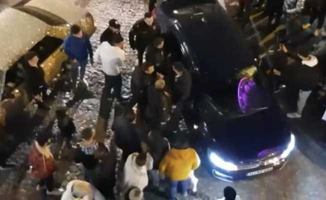 Galata’da hareketli dakikalar: Yol kapatan magandalara polis müdahale etti