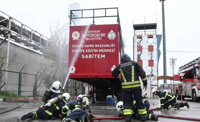 Genç itfaiyecilere hayat kurtarma eğitimi