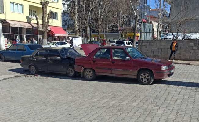 Gölbaşı’nda otomobiller çarpıştı