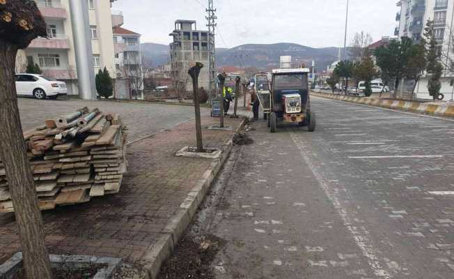 Gölbaşı’nda yağmur kanallarını temizliyor