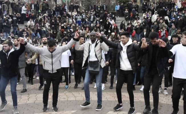 Gümüşhane’de soğuk havaya ve kar yağışına rağmen Nevruz kutlandı