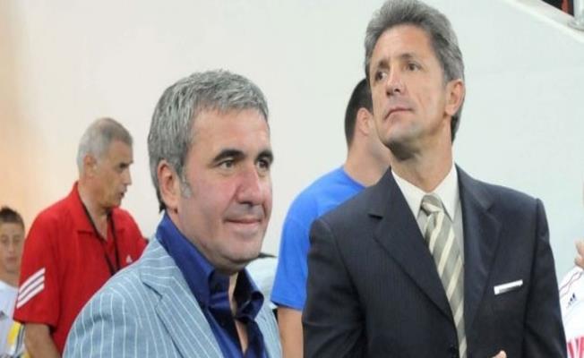 Hagi ve Popescu, Barcelona maçına geliyor