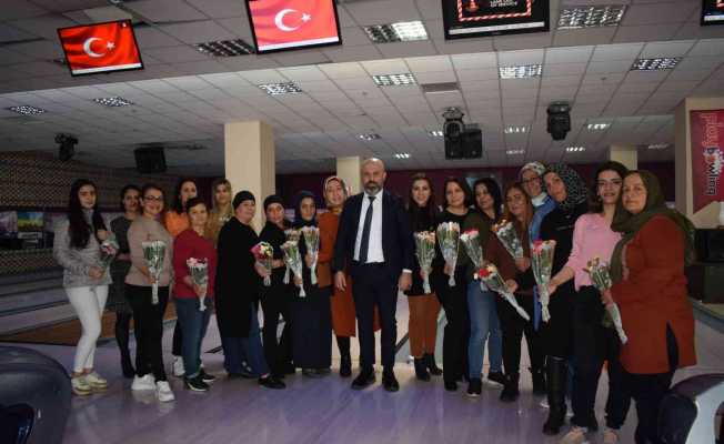 Hak-İş’li kadınlar bowling turnuvasında bir araya geldi