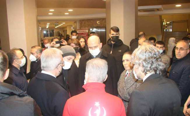 İçişleri Bakanı Soylu, Diyarbakır’da patlamada yaralanan vatandaşı hastanede ziyaret etti