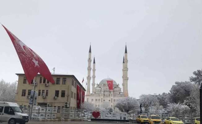 Iğdır Nevruz’a kar ile uyandı