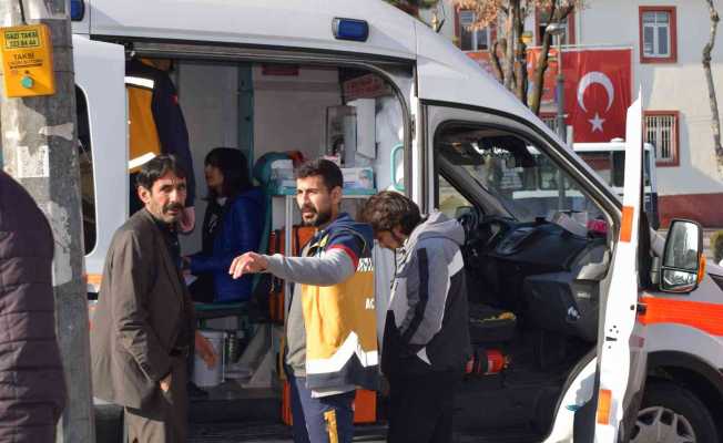 İki otomobilin çarpıştığı kaza ucuz atlatıldı