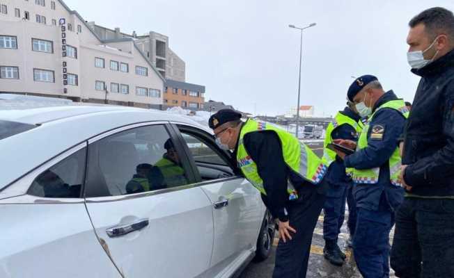 İl Jandarma Komutanı trafik denetiminde