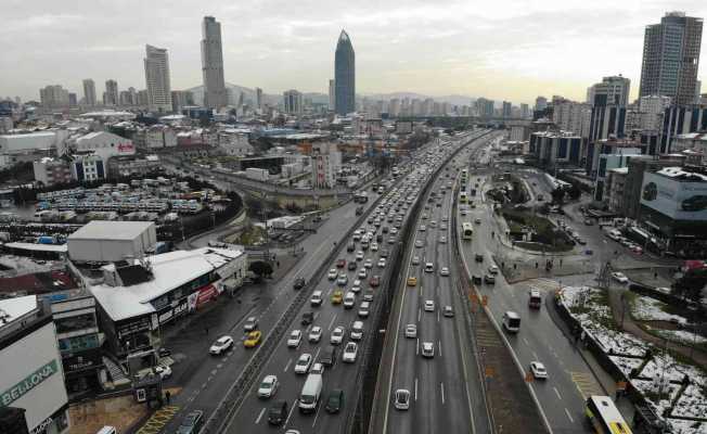 İstanbul’da kar geride kaldı, trafik yüzde 60’ı buldu