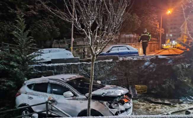 İstanbul’da otomobil çocuk parkına uçtu