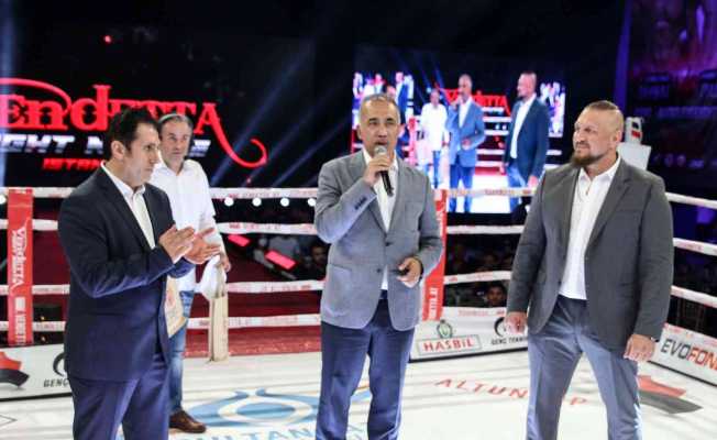 İstanbul’daki dev kickboks galası içen nefesler tutuldu