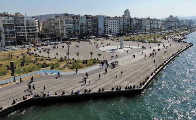 İzmir’de hava ısındı; vatandaşlar Kordonboyu’na akın etti