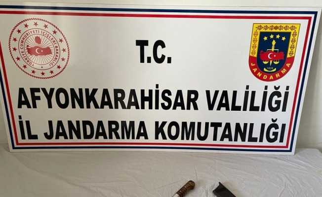 Jandarma üzerinde uyuşturucu ile gezen şahsı yakaladı