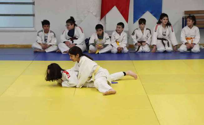 Judo hareketlerini il birinciliği için yaptılar