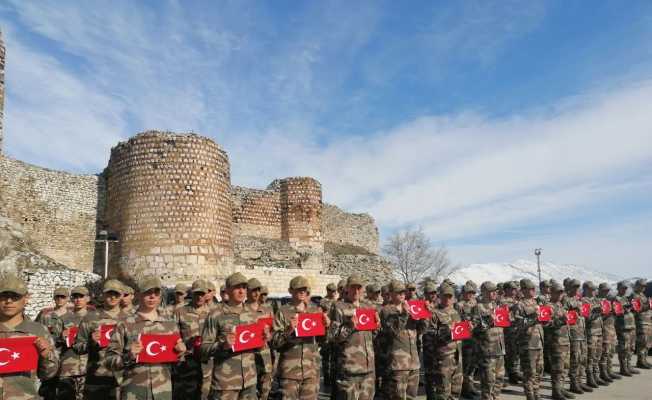 Kahraman komandolar Eğirdir sokaklarını inletti