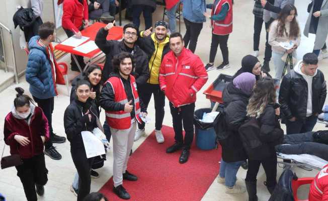 Kan bağışı kampanyasına öğrencilerden yoğun ilgi