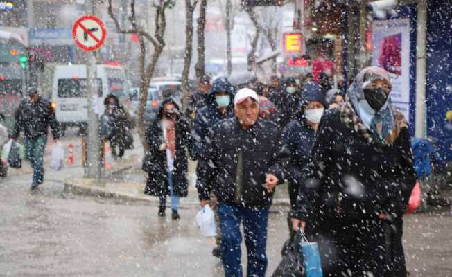 Kar, Elazığ’ı etkisi altına aldı