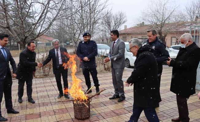 Kar yağışı altından baharı karşıladılar