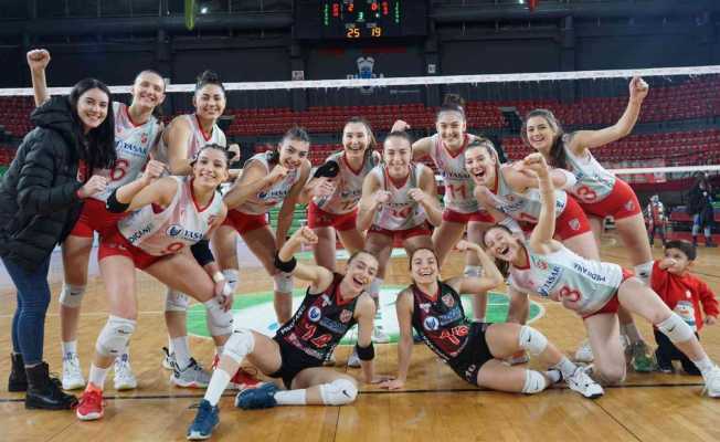 Karşıyaka Kadın Voleybol, Edremit Belediyesi Altınolukspor’u yendi