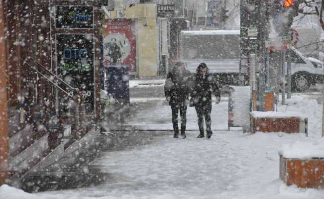 Kars’ta 3 ilçede okullar tatil edildi