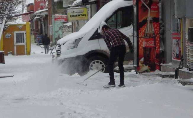 Kars’ta kar ve tipi hayatı olumsuz etkiliyor