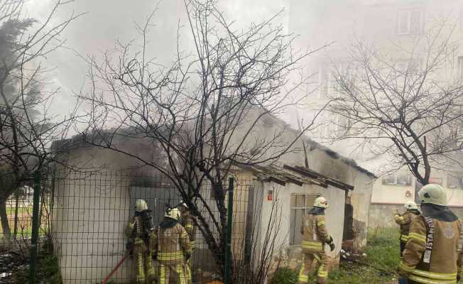 Kartal’da gecekondu alevlere teslim oldu