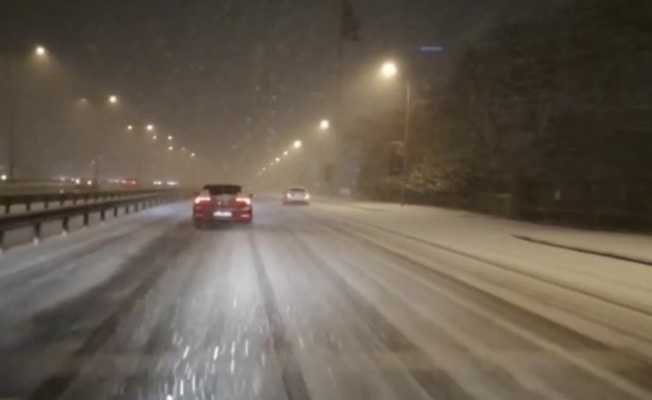 Kartal’da yollar beyaza büründü, sürücüler zor anlar yaşadı