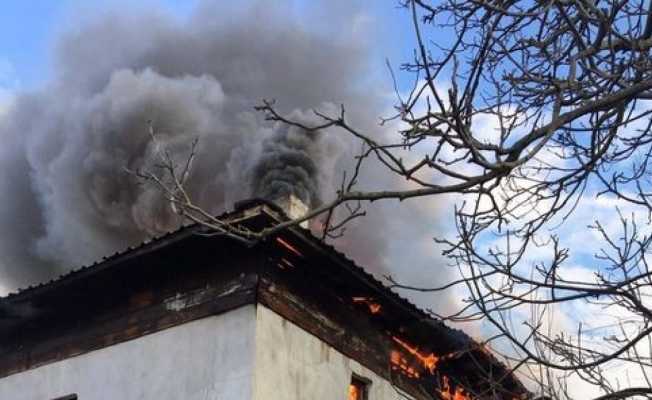 Kastamonu’da iki katlı evde korkutan yangın