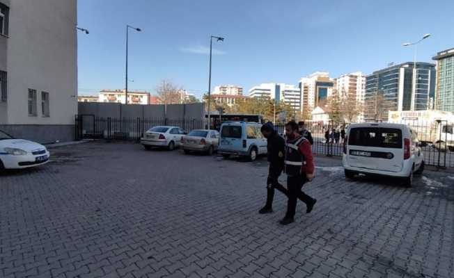 Kayseri’de iletişim kablolarını çalan 2 şahıs yakalandı