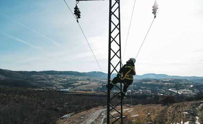 Kesintisiz enerji için ekipler 24 saat sahada